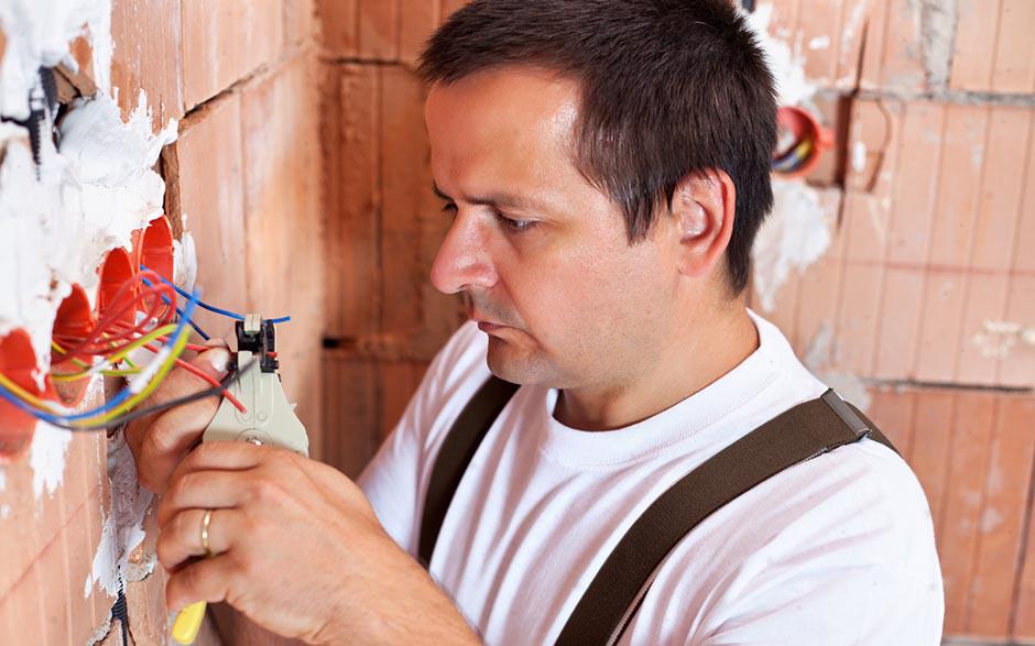 travail électricien Garches