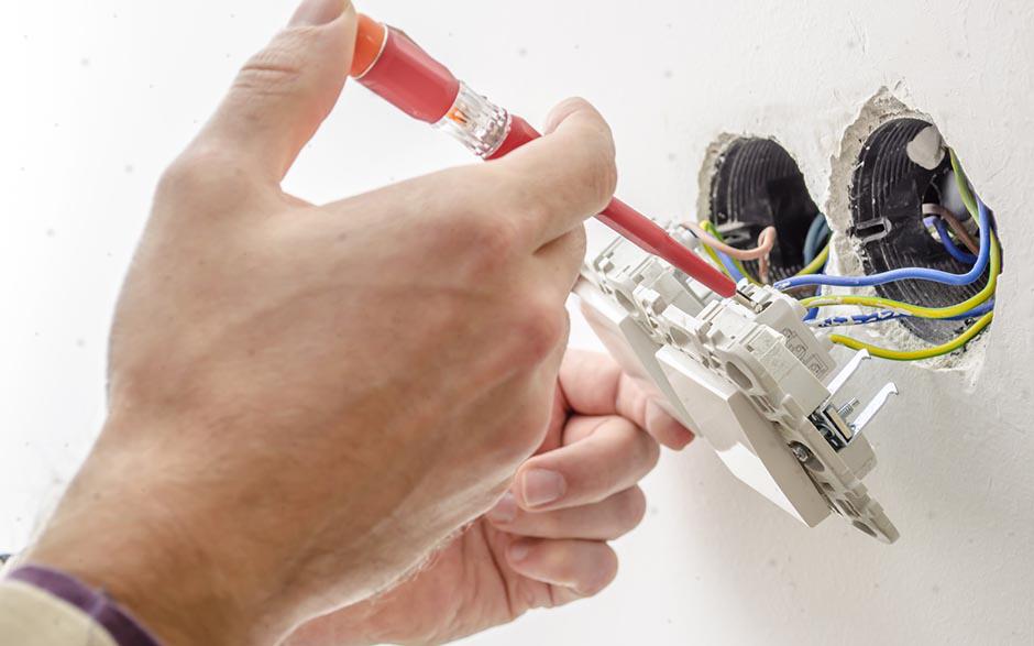 travail électricien Garches